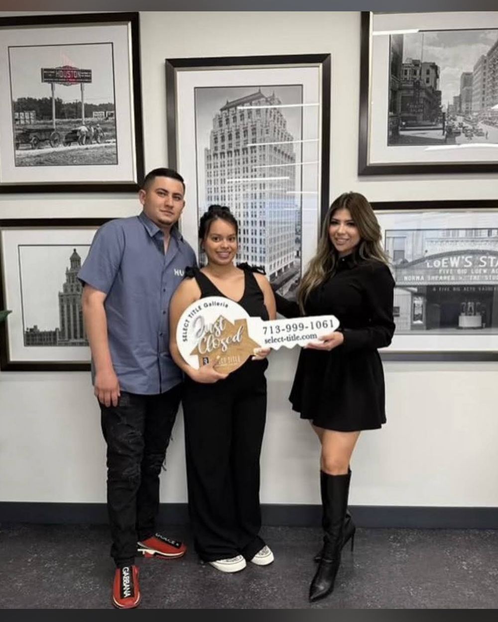 Buyers holding a Select Title Just Closed key with their agent